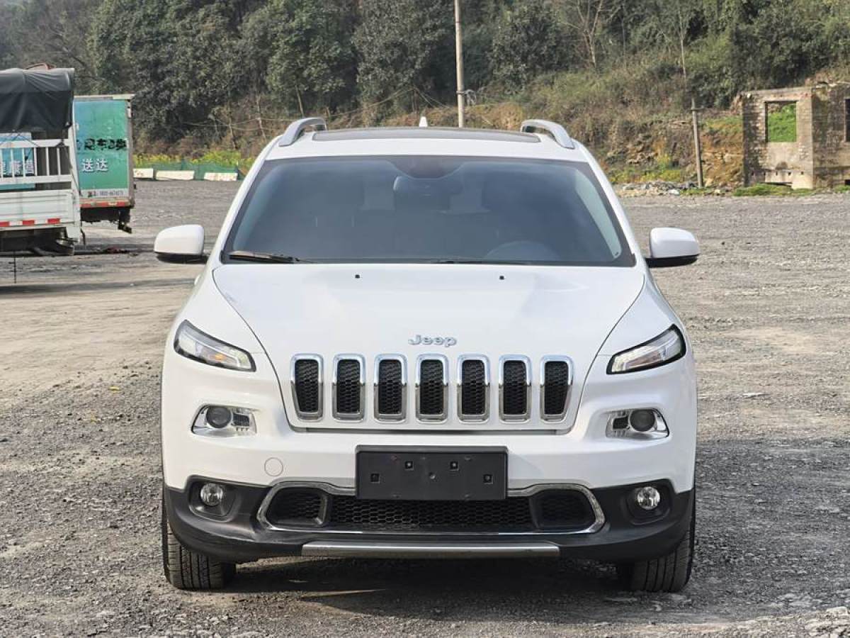 Jeep 自由光  2017款 2.0L 優(yōu)越版圖片