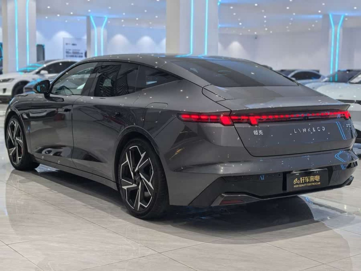 領(lǐng)克 領(lǐng)克Z10  2025款 95kWh 702km四驅(qū)智駕Ultra圖片