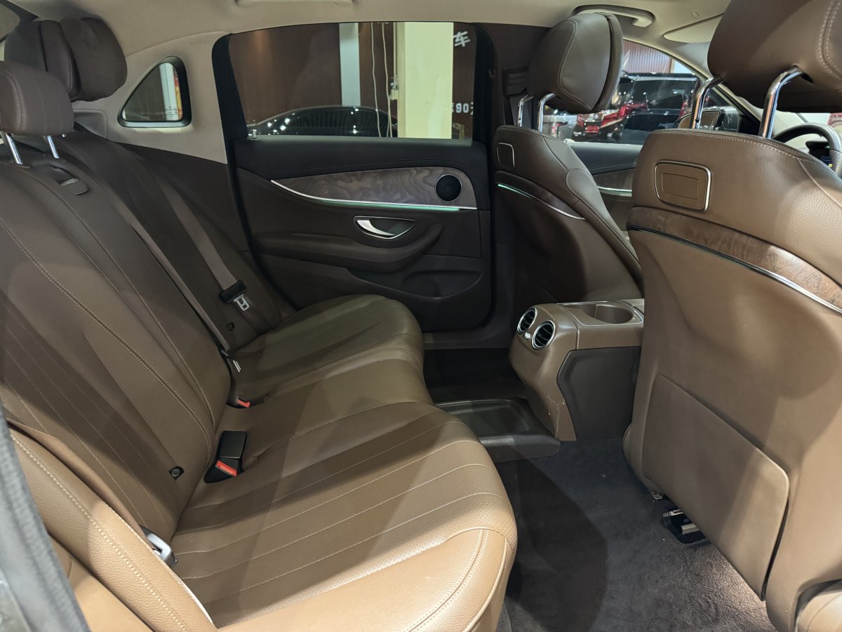 奔馳 奔馳E級  2022款 改款 E 300 L 時尚型圖片