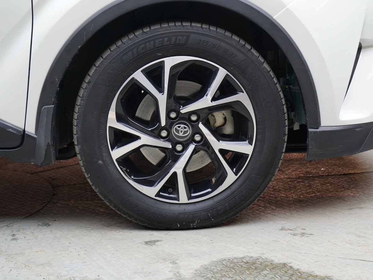 2020年12月豐田 C-HR  2020款 2.0L 領(lǐng)先版
