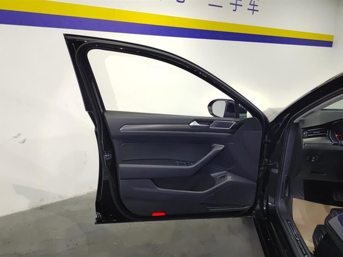 大眾 邁騰  2020款 330TSI DSG 領(lǐng)先型圖片