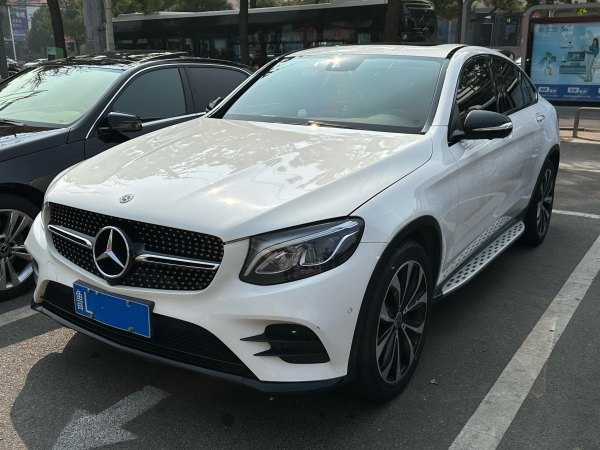 奔驰 奔驰GLC  2021款 GLC 260 4MATIC 轿跑SUV