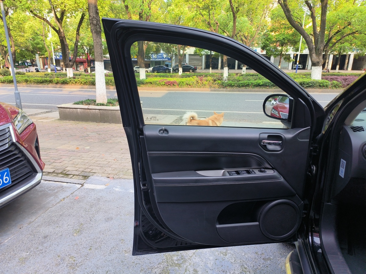 2014年11月Jeep 指南者  2014款 改款 2.4L 四驱舒适版
