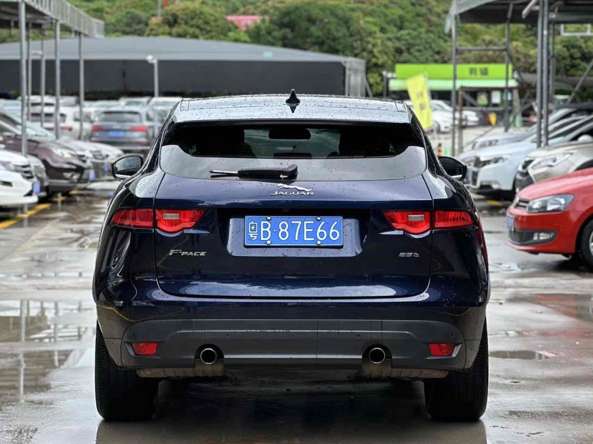 捷豹 F-PACE  2016款 2.0T 兩驅(qū)R-Sport運動版圖片