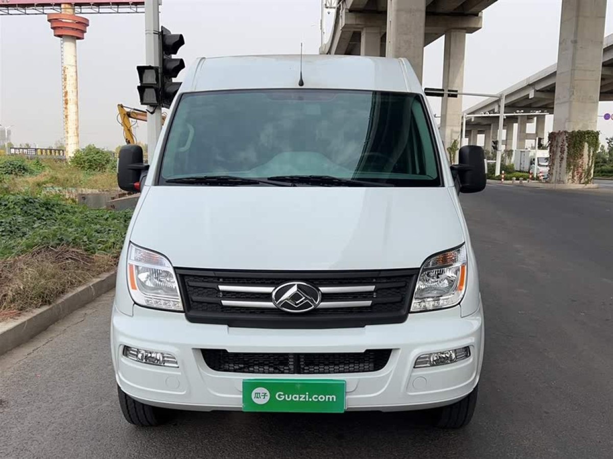 上汽大通 V80  2023款 2.0T 手動(dòng)經(jīng)典傲運(yùn)通短軸中頂7/8/9座圖片