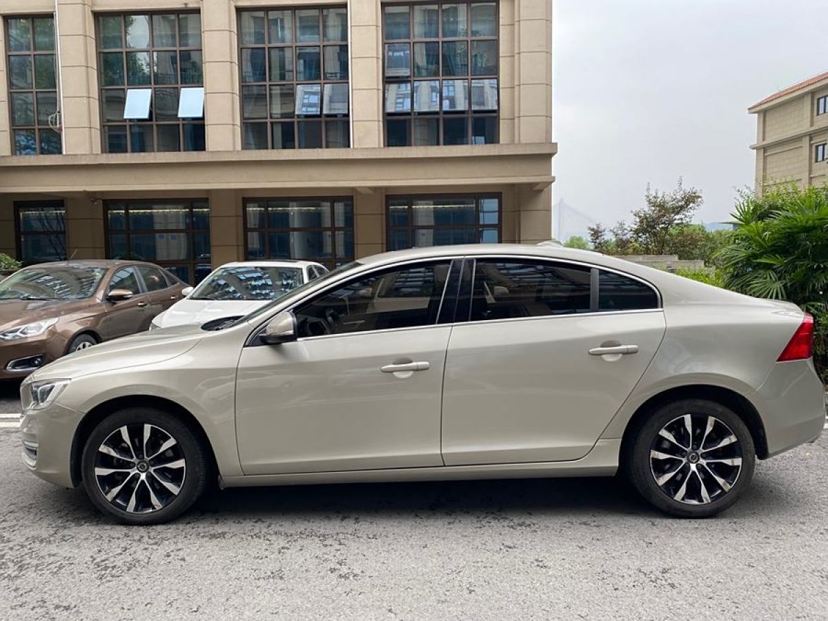 沃爾沃 S60L  2018款 T3 智進(jìn)進(jìn)取版圖片