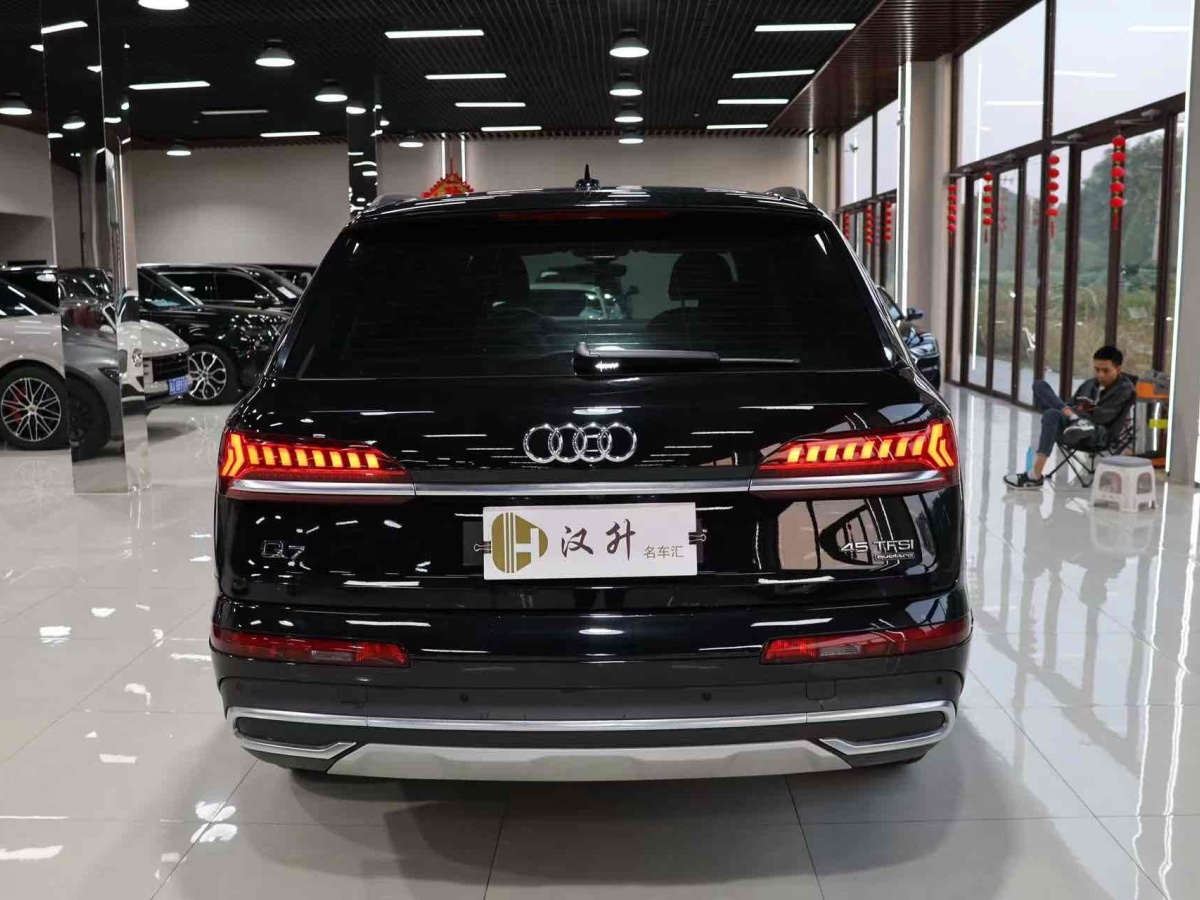 奧迪 奧迪Q7  2023款 45 TFSI quattro S line運(yùn)動(dòng)型圖片