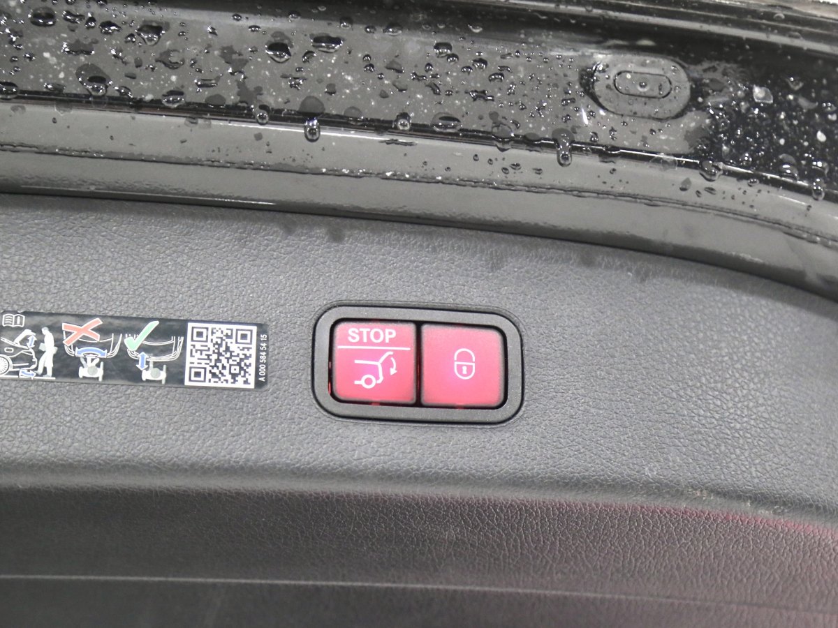 奔驰 奔驰GLC  2023款 改款 GLC 260 L 4MATIC 豪华型 5座图片