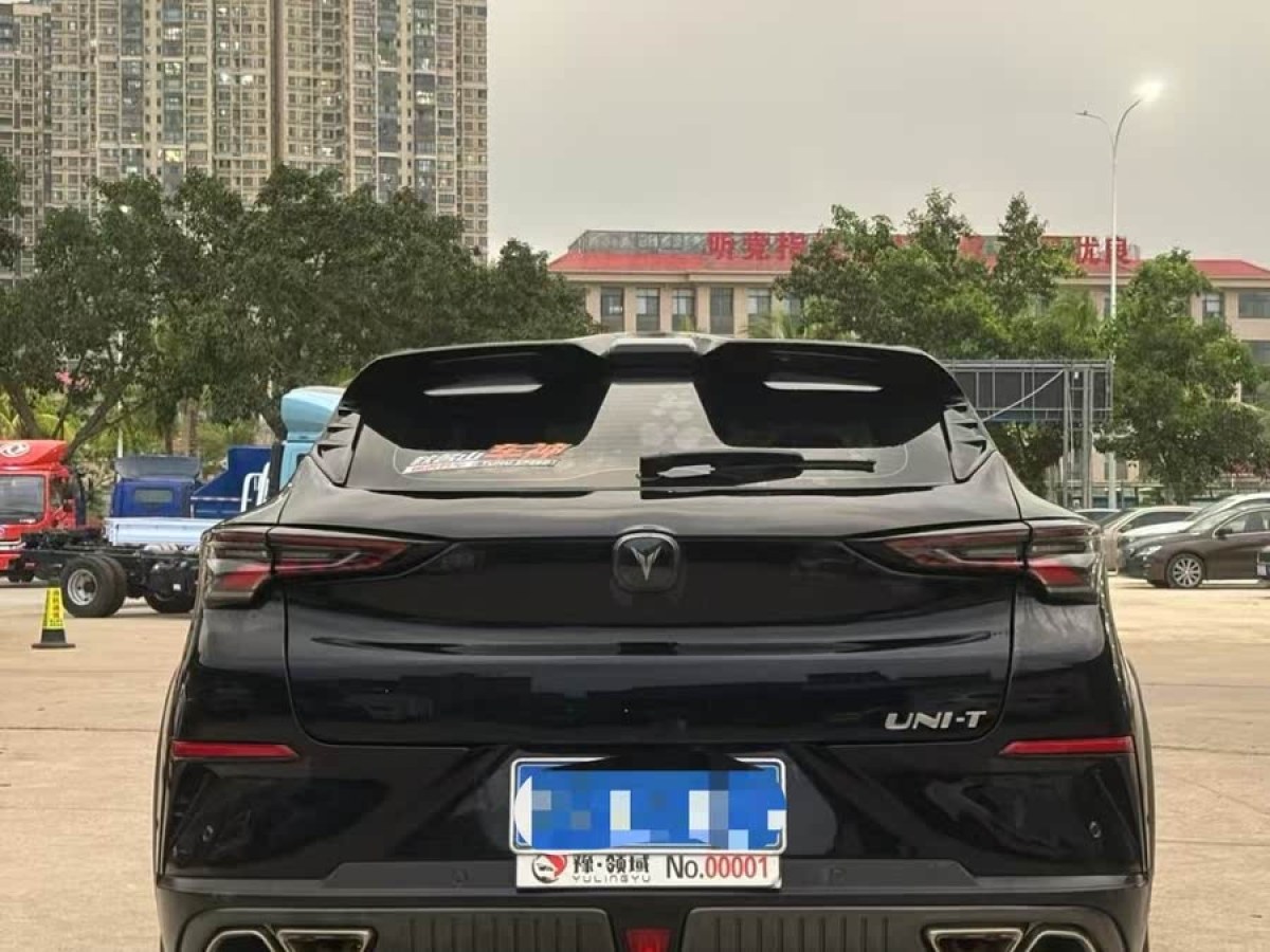 長(zhǎng)安 UNI-T  2022款 1.5T 尊貴型圖片