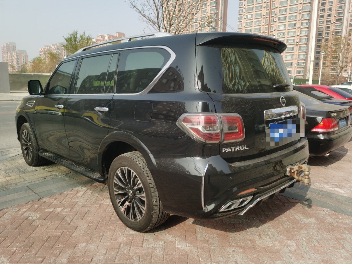 日產(chǎn) 途樂(lè)  2018款 4.0L 鉑金型圖片