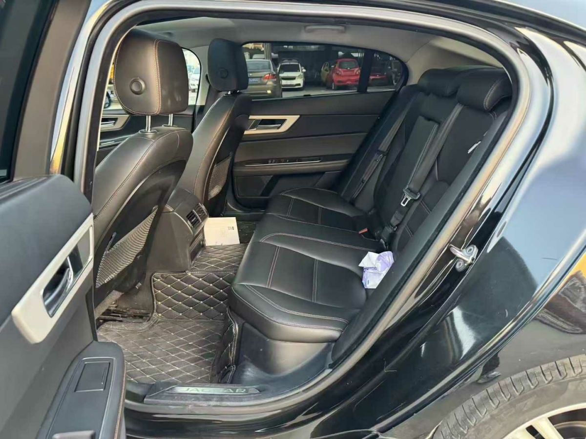 捷豹 XE  2019款 2.0T 300PS 四驅(qū)Landmark Edition圖片