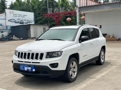 2013年10月 Jeep 指南者(進(jìn)口) 2.0L 兩驅(qū)豪華版圖片