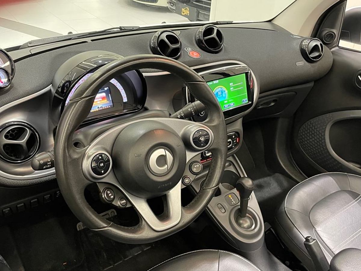 2017年6月smart fortwo  2016款 0.9T 66千瓦敞篷先鋒版