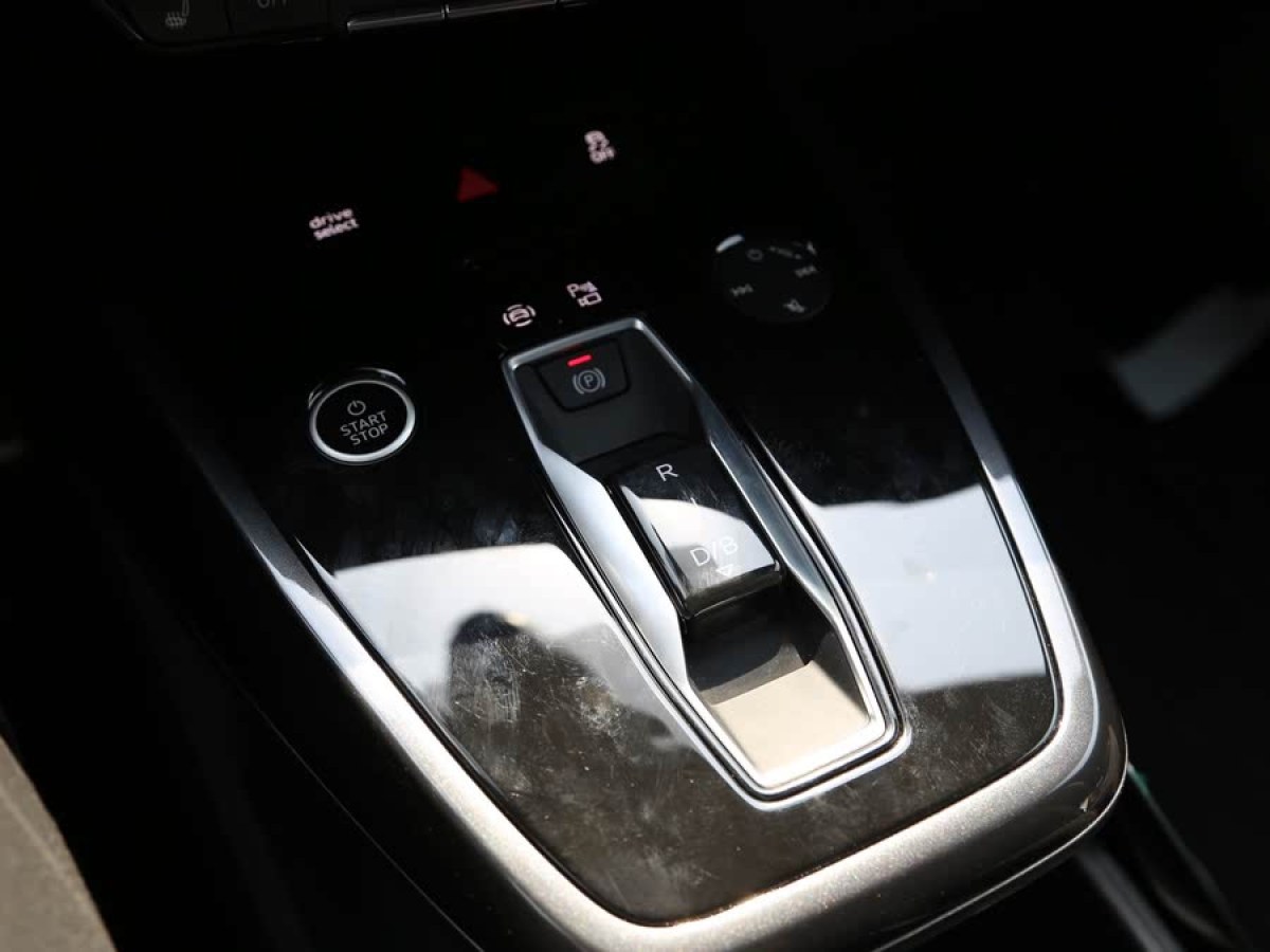 奧迪 奧迪Q4 e-tron  2024款 40 e-tron 創(chuàng)境曜夜版圖片