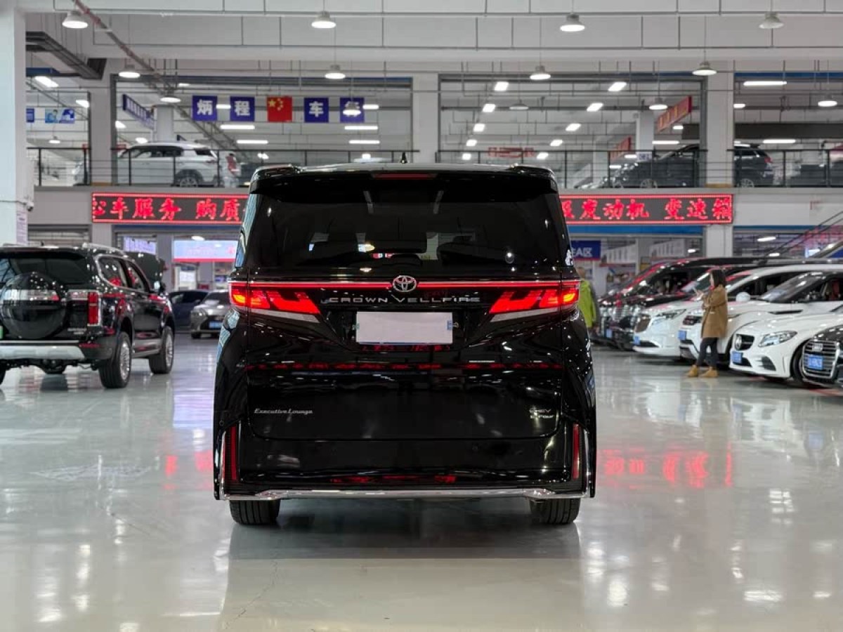 豐田 威爾法  2024款 皇冠 雙擎 2.5L 至尊版圖片