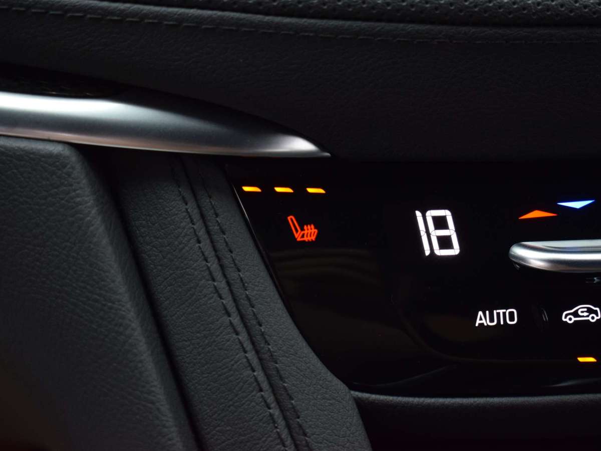 凱迪拉克 XT5  2024款 2.0T 四驅(qū)豪華型（蜂鳥(niǎo)版）圖片