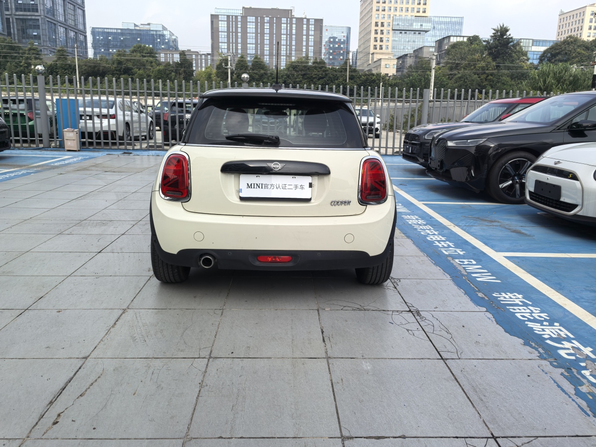 2019年4月MINI COUNTRYMAN  2018款 1.5T COOPER 經(jīng)典派