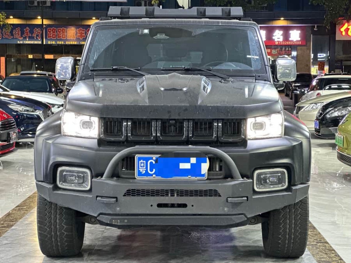 北京 BJ40  2023款 2.0D 自動(dòng)四驅(qū)刀鋒英雄版?zhèn)b客型圖片