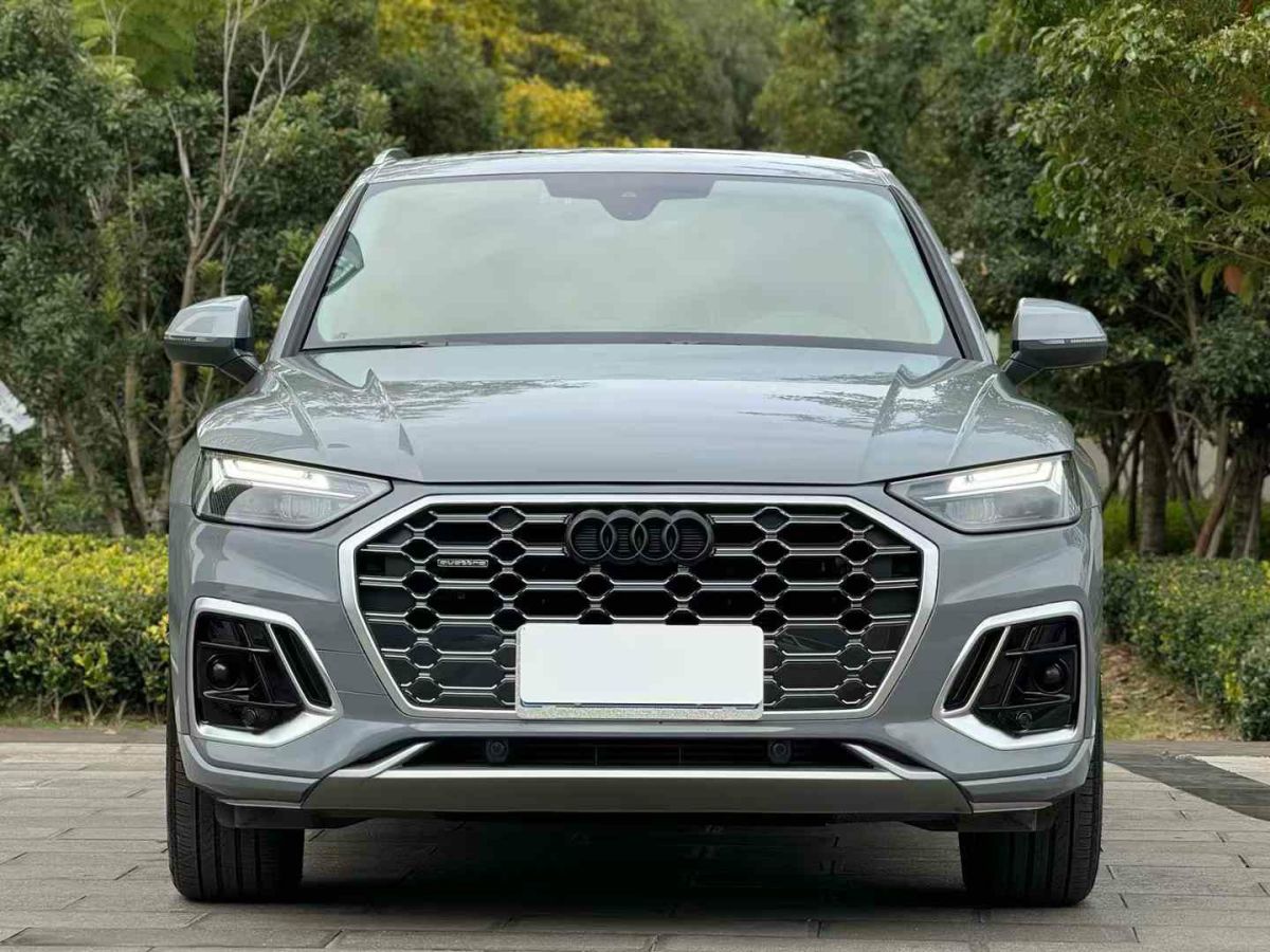 奧迪 奧迪Q5 e-tron  2022款 40 e-tron 星耀型 機(jī)甲套裝圖片