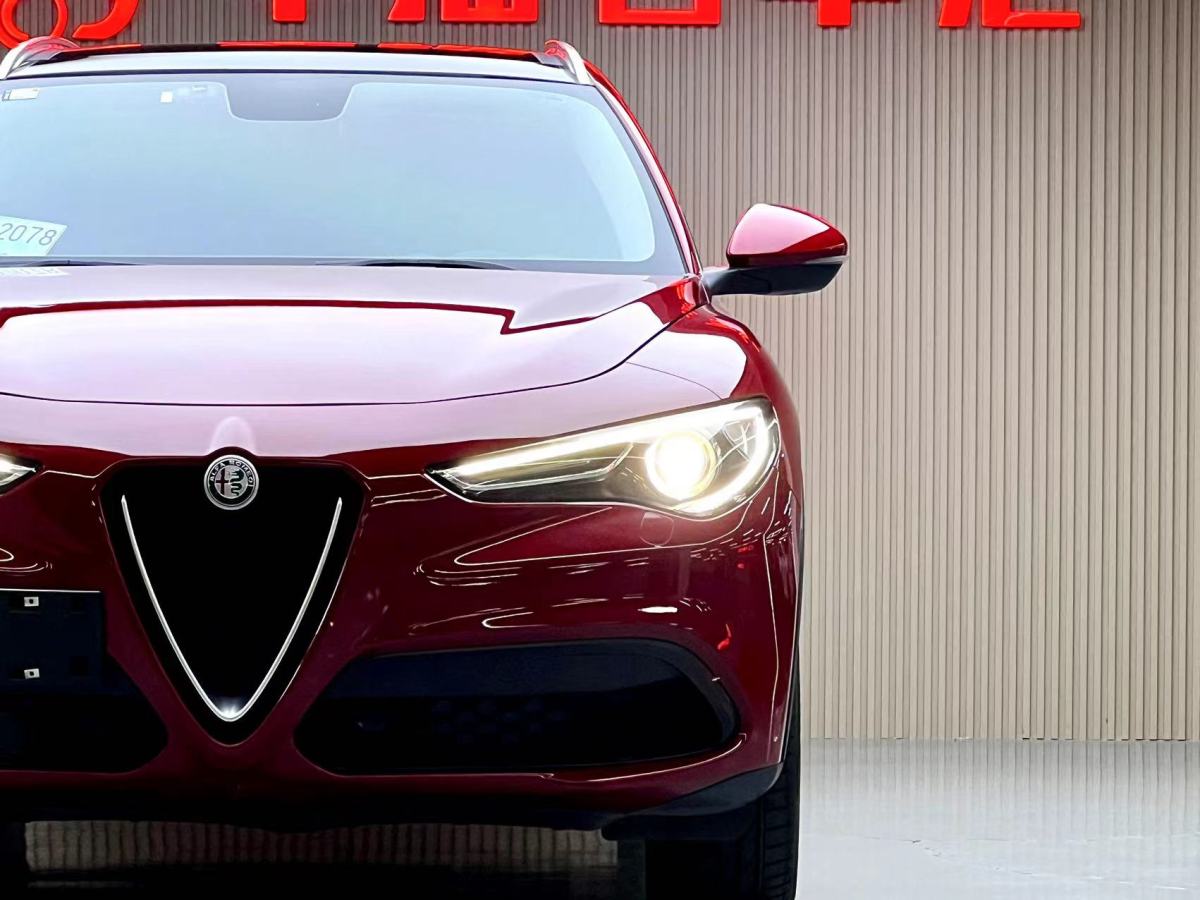 2019年5月阿爾法·羅密歐 Stelvio  2017款 2.0T 200HP 豪華版