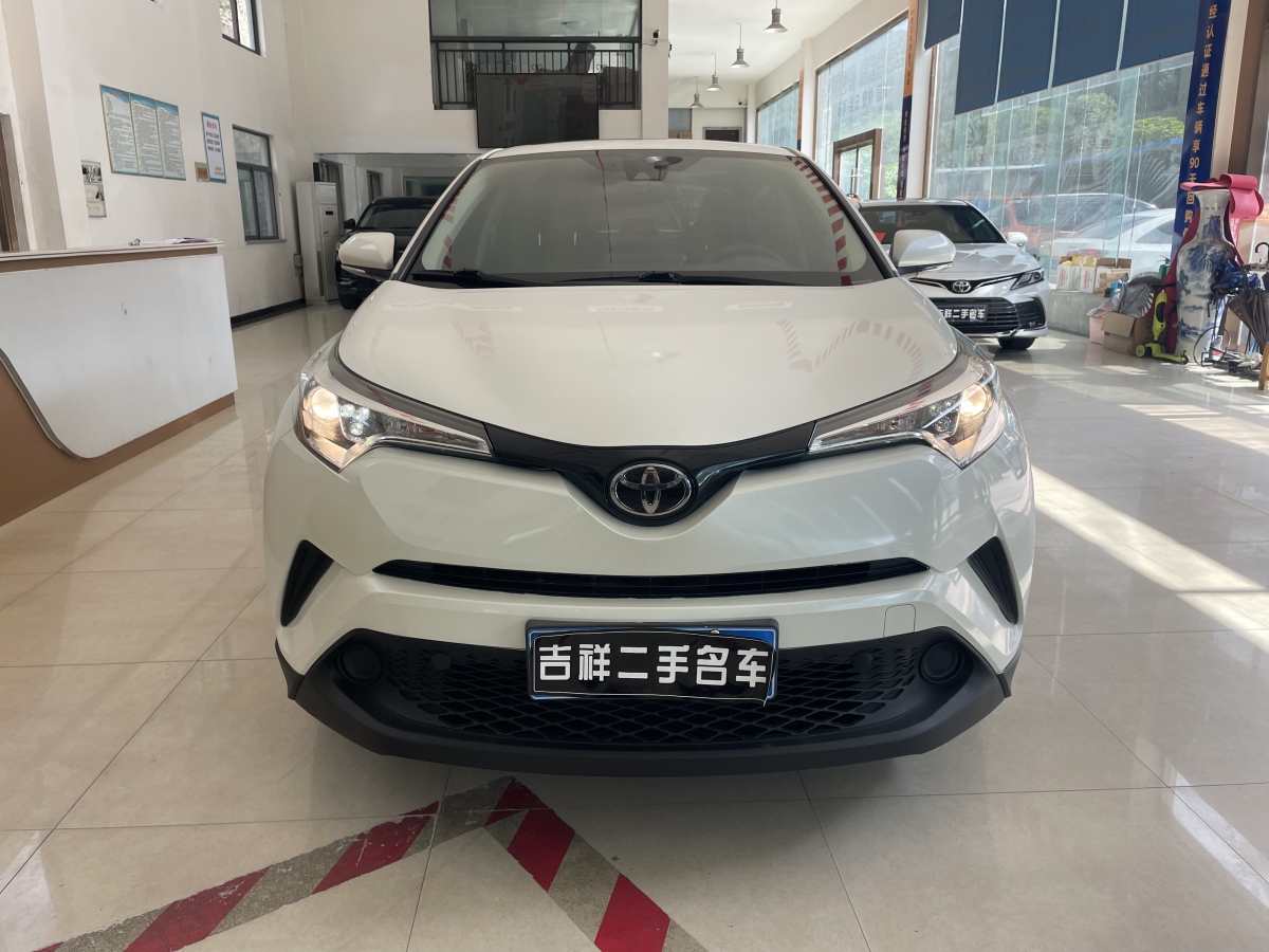 豐田 C-HR  2020款 2.0L 領(lǐng)先版圖片