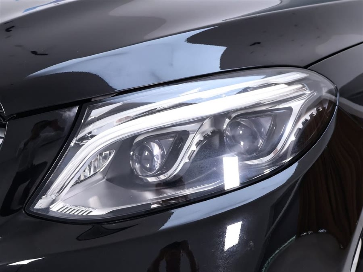 奔馳 奔馳GLE  2018款 GLE 320 4MATIC 動感型臻藏版圖片
