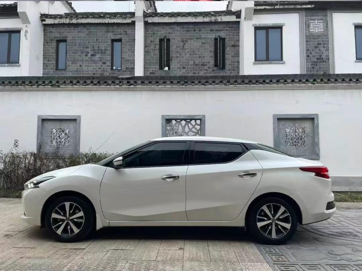 日產(chǎn) LANNIA 藍鳥  2016款 1.6L CVT炫酷版圖片