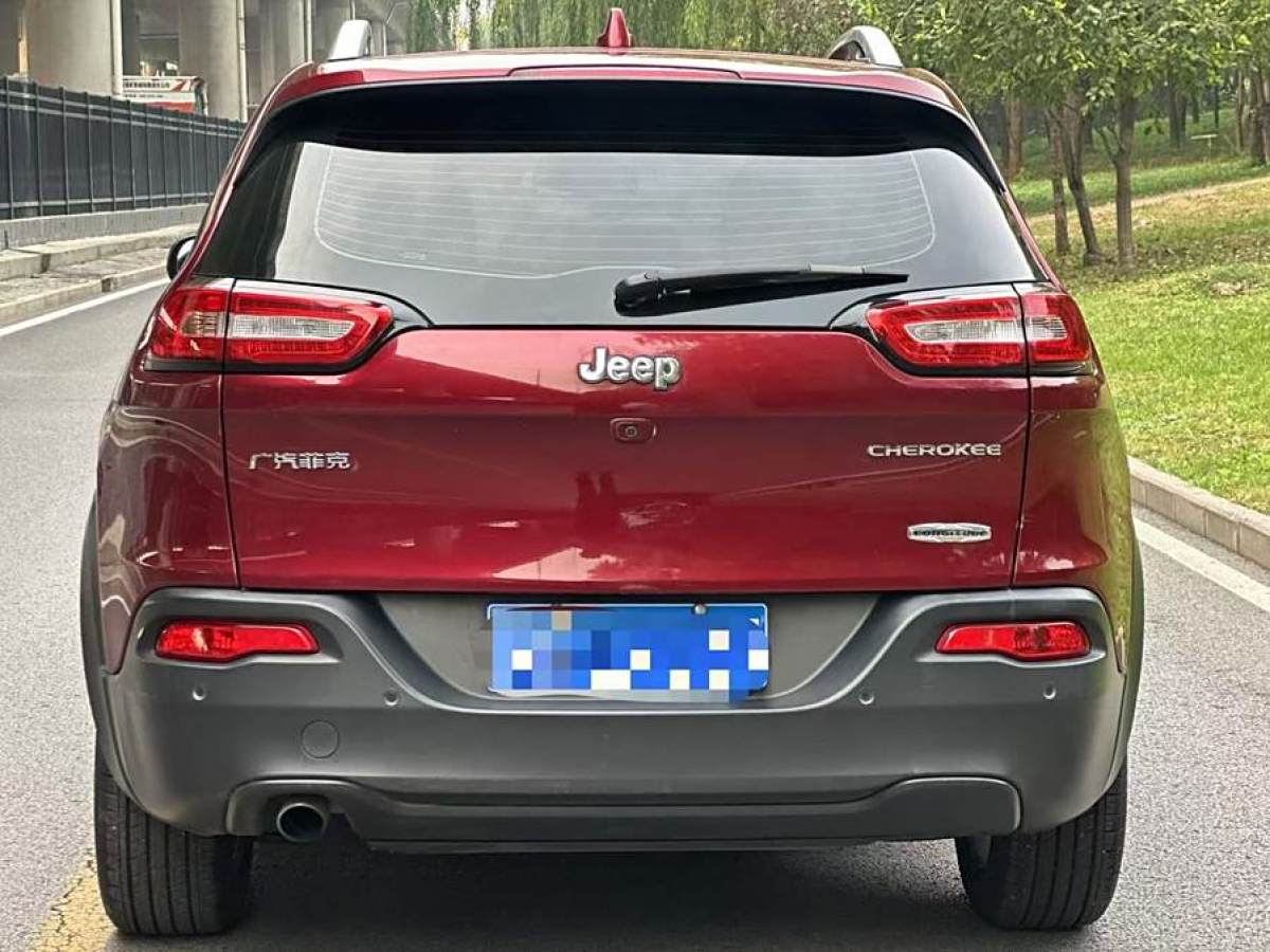 Jeep 自由光  2016款 2.0L 優(yōu)越版圖片