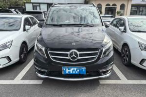 奔驰A级 奔驰  A 220 L 4MATIC 运动轿车