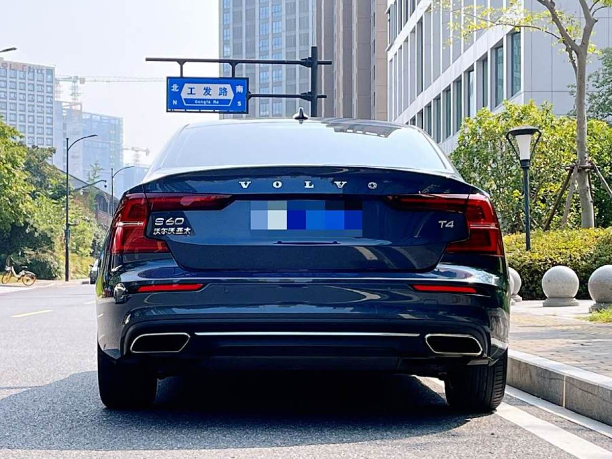 2021年6月沃爾沃 S60L  2021款 T4 智逸豪華版