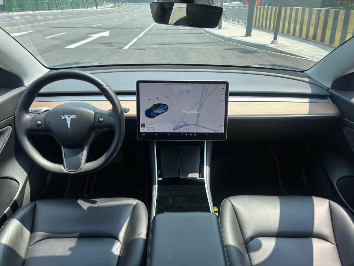 特斯拉 Model 3  2020款 標(biāo)準(zhǔn)續(xù)航后驅(qū)升級版圖片