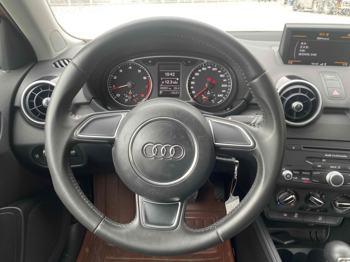 奧迪 奧迪A1  2014款 30 TFSI 技術(shù)型圖片