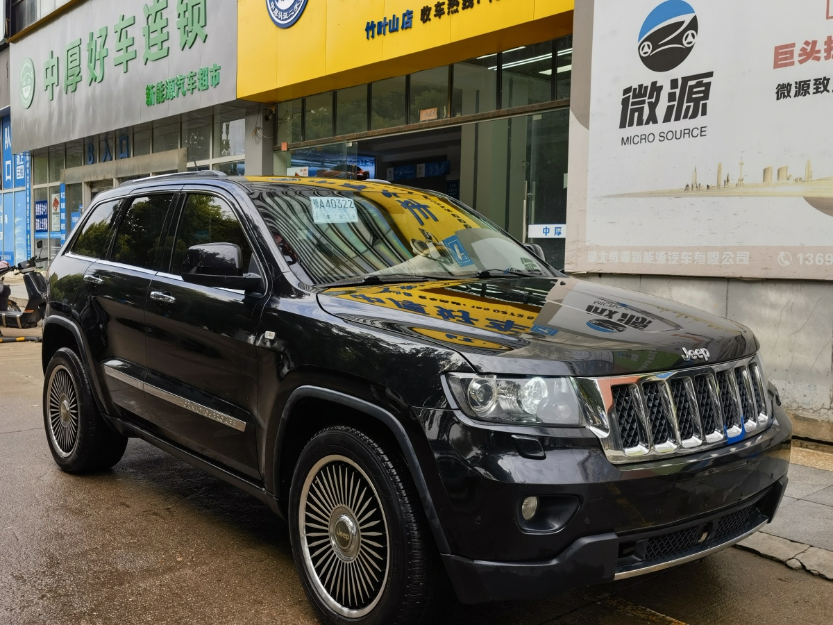 2013年4月Jeep 大切諾基  2011款 改款 3.6L 旗艦導(dǎo)航版