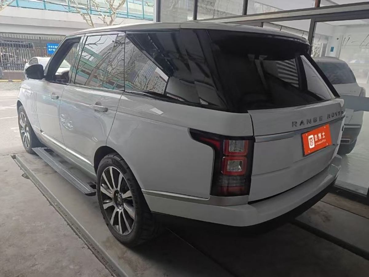 路虎 攬勝  2016款 5.0 V8 SC AB 尊崇創(chuàng)世加長(zhǎng)版圖片