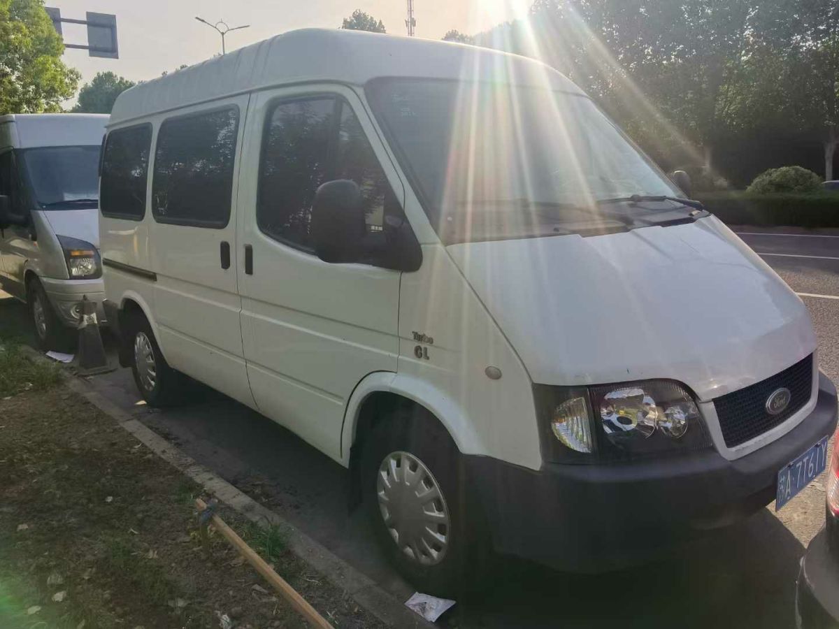 福特 經(jīng)典全順  2016款 2.4L汽油短軸10座低頂多功能車4G69S4N圖片