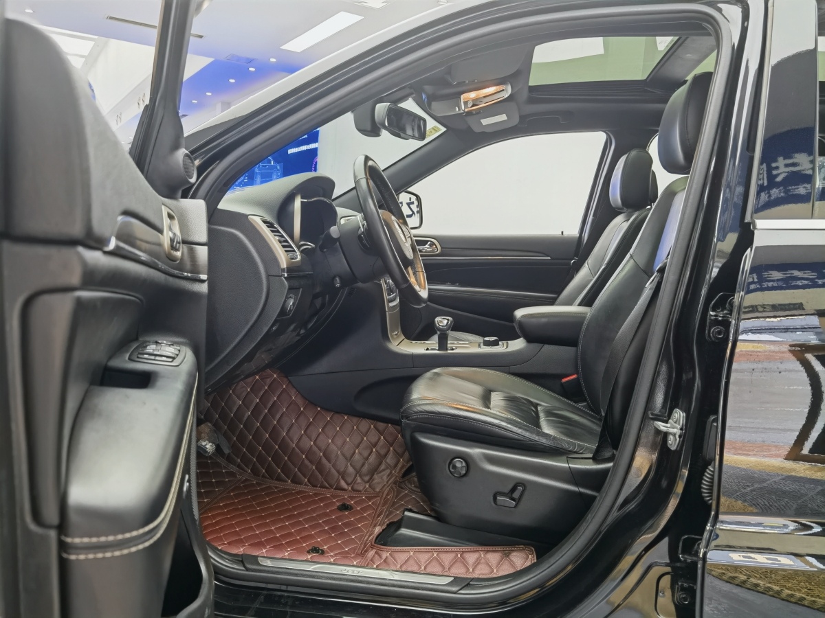 2015年4月Jeep 大切诺基  2014款 3.0L 舒享导航版