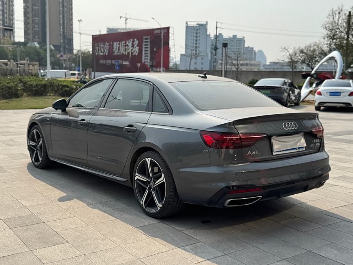 奧迪 奧迪A4L  2022款 45 TFSI quattro 臻選動(dòng)感型圖片