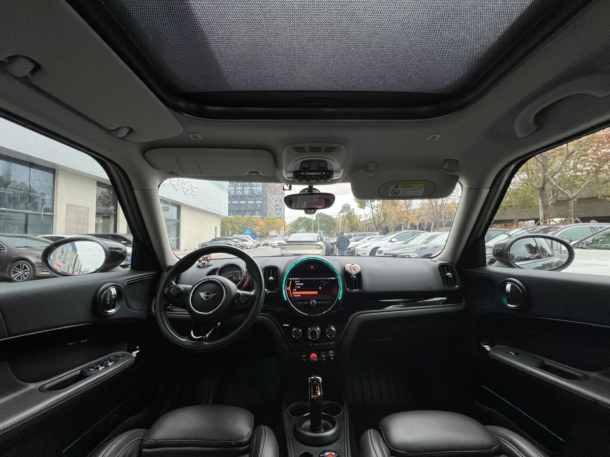 MINI COUNTRYMAN  2019款 1.5T COOPER ALL4 經(jīng)典派周末旅行版圖片