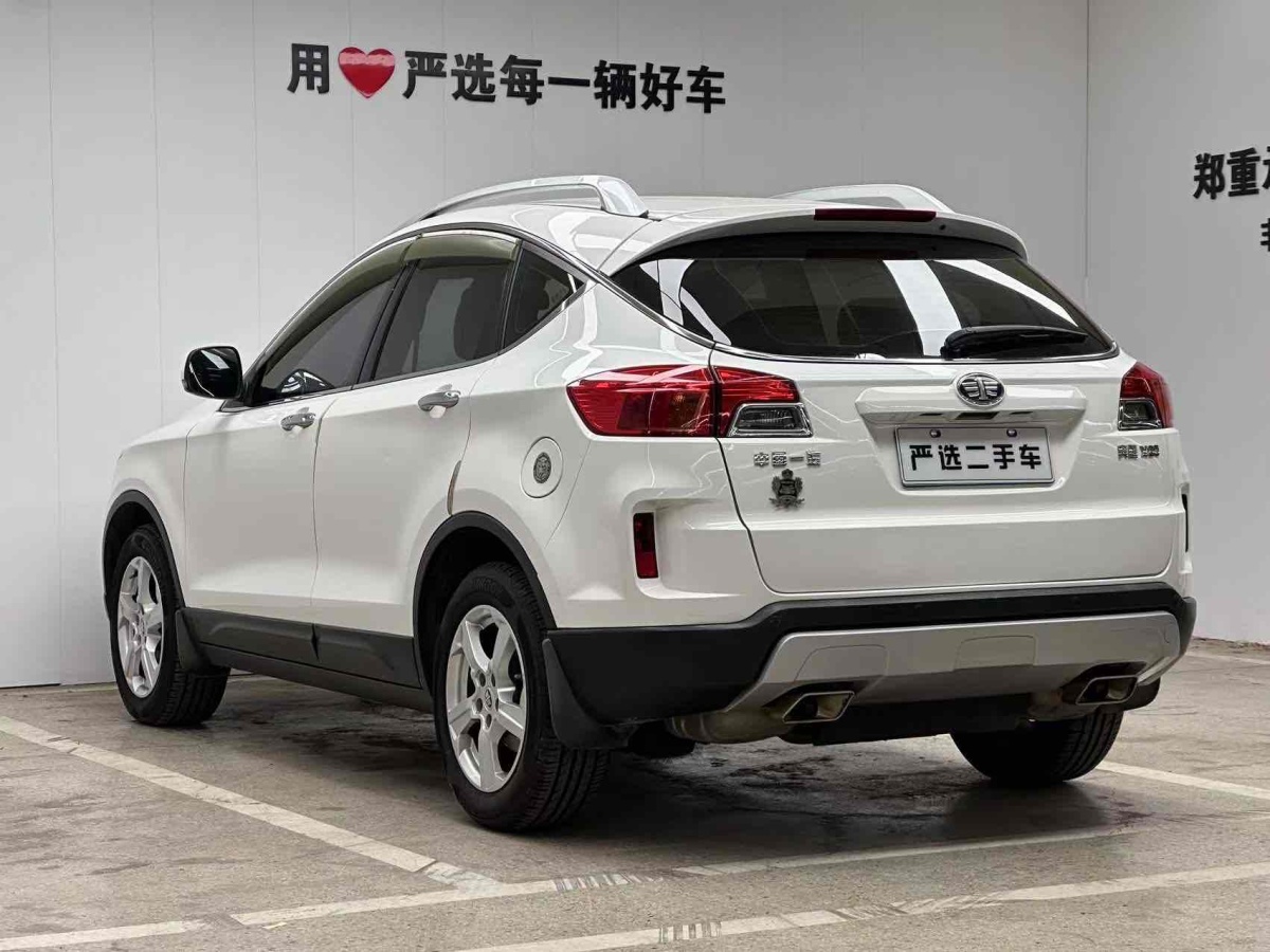 奔騰 X80  2013款 2.0L 手動(dòng)豪華型圖片