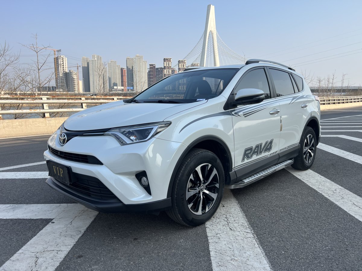 2017年3月豐田 RAV4  2016款 榮放 2.0L CVT兩驅(qū)舒適版