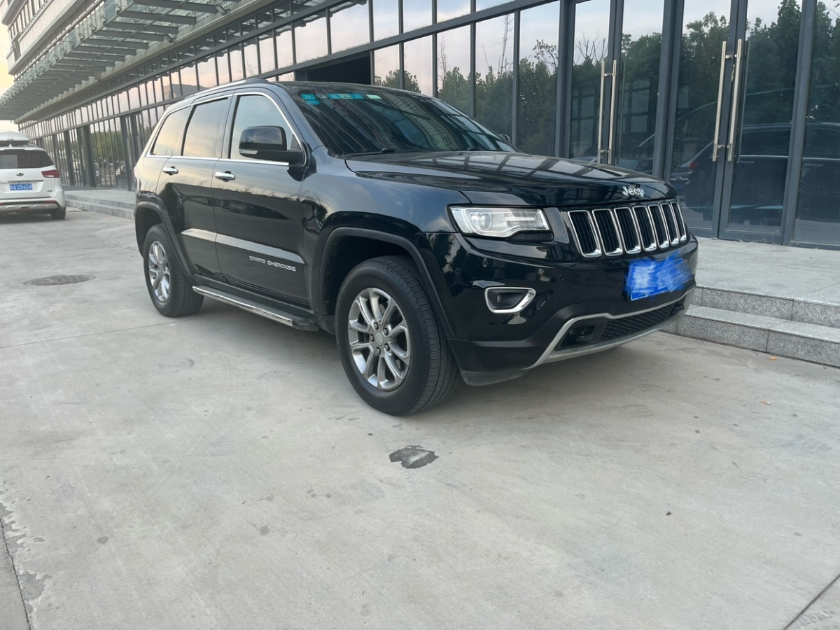 2015年1月Jeep 大切諾基  2014款 3.6L 精英導(dǎo)航版