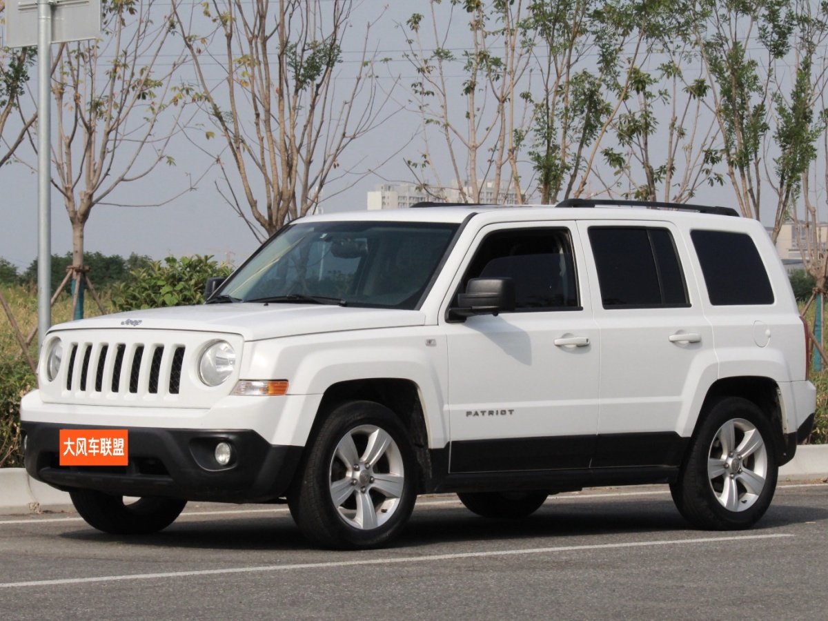 Jeep 自由客  2012款 2.4 運動版圖片