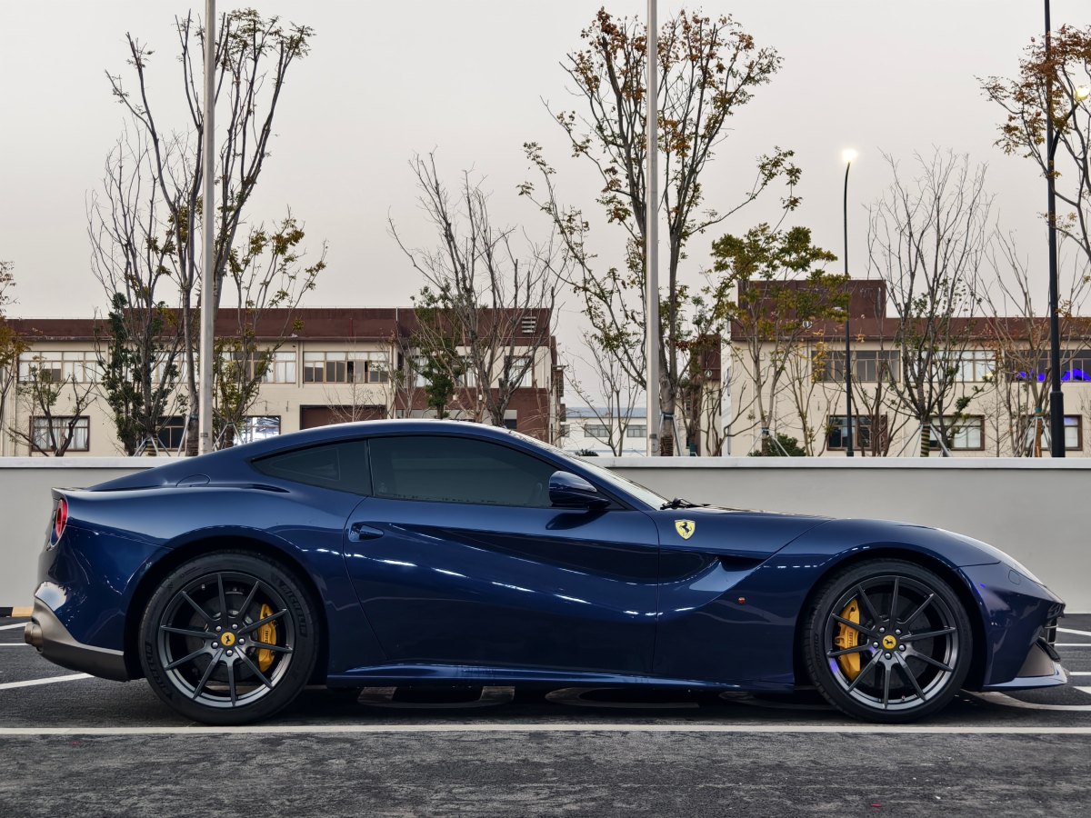 法拉利 F12berlinetta  2013款 6.3L 標(biāo)準(zhǔn)型圖片