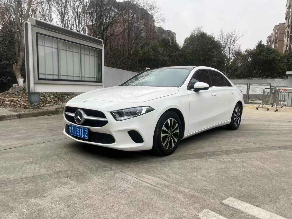 奔馳 奔馳A級  2019款  A 220 L 4MATIC 運動轎車圖片