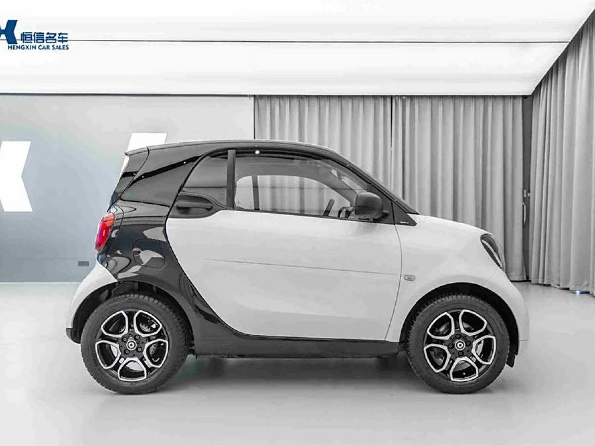 2019年8月smart fortwo  2019款 0.9T 66千瓦硬頂風(fēng)擎版 國VI