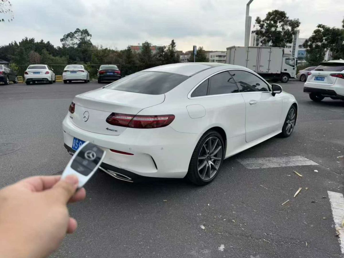 奔馳 奔馳E級(jí)  2023款 E 260 轎跑車圖片