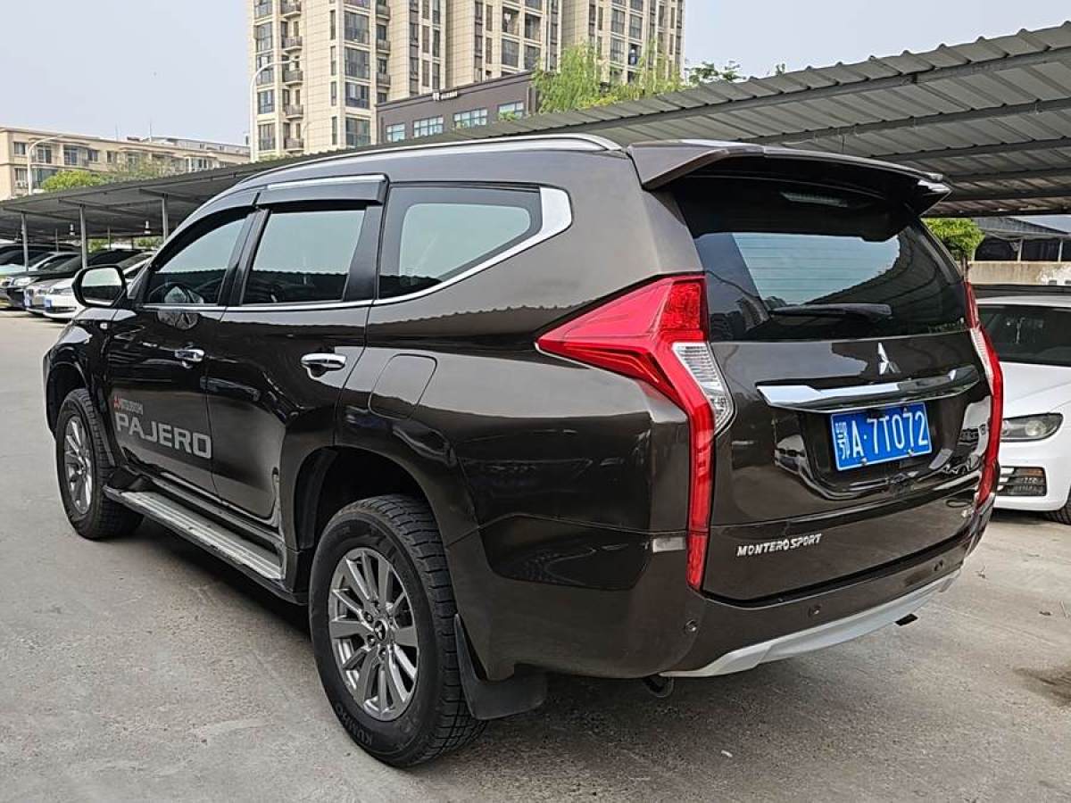 三菱 帕杰羅?勁暢  2019款 3.0L 標(biāo)準(zhǔn)型圖片