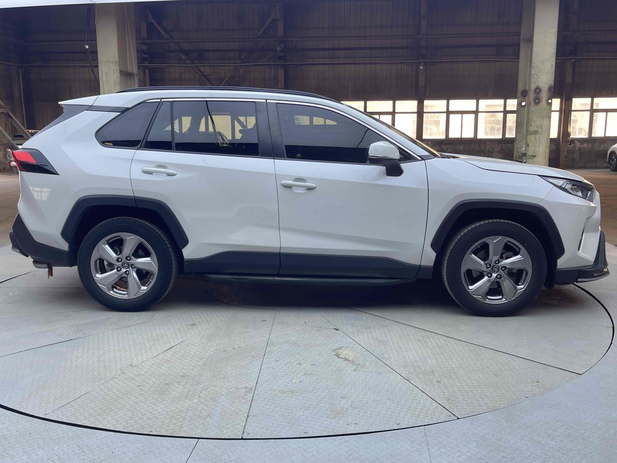 2021年1月豐田 RAV4  2018款 榮放 2.0L CVT兩驅(qū)風(fēng)尚版