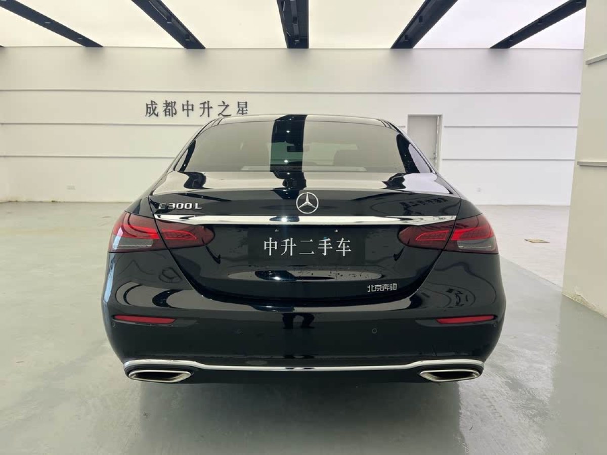 奔馳 奔馳E級(jí)  2022款 改款 E 300 L 時(shí)尚型圖片