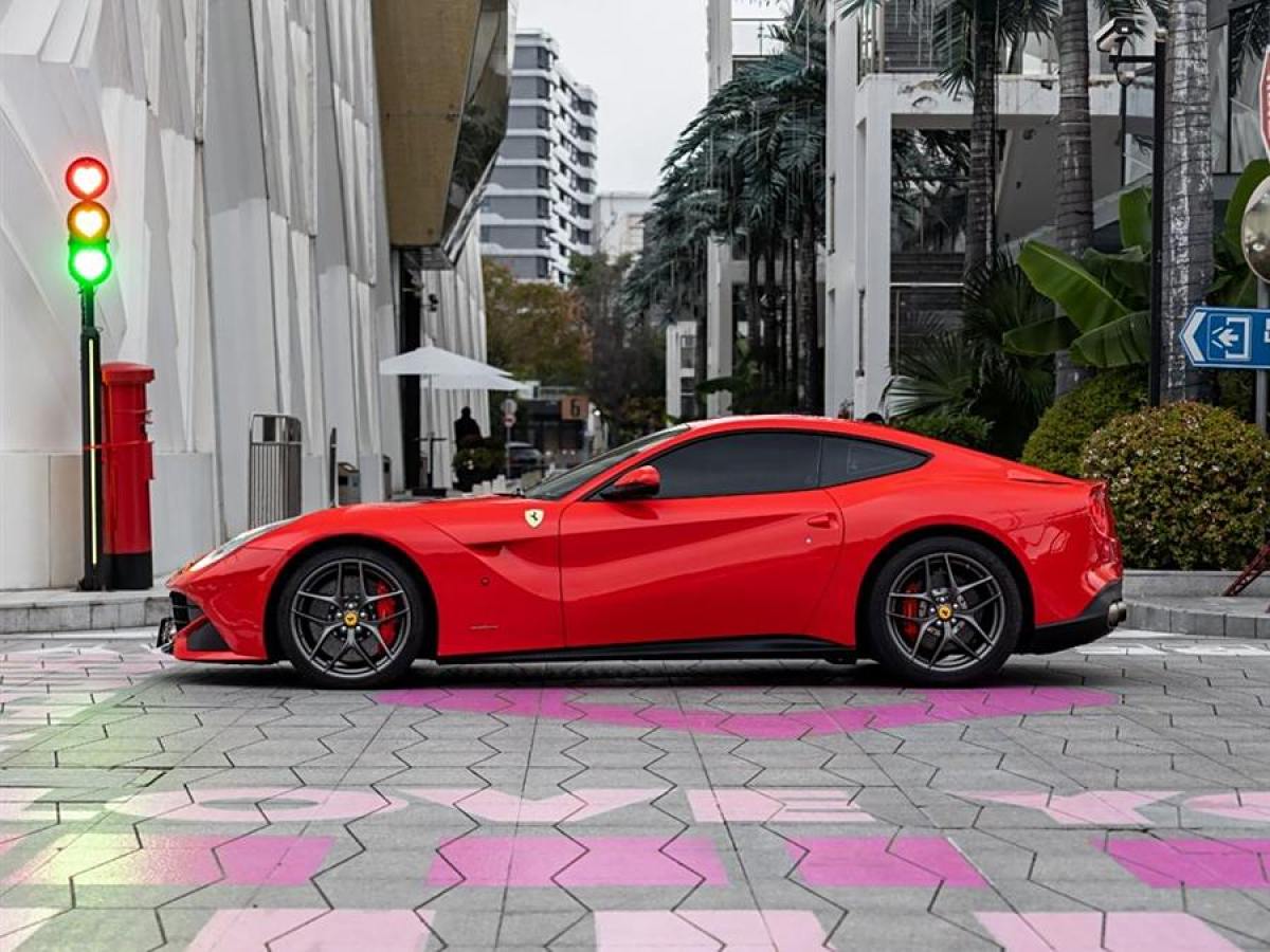 法拉利 F12berlinetta  2013款 6.3L 標(biāo)準(zhǔn)型圖片